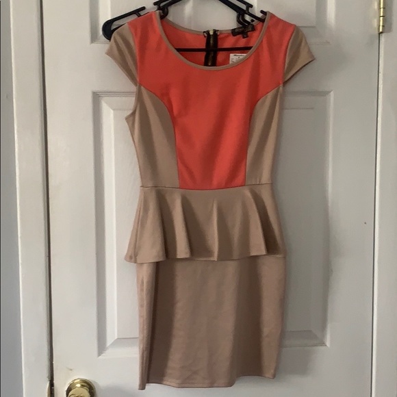 Cream and pink/peach fitted mini dress - Picture 3 of 6